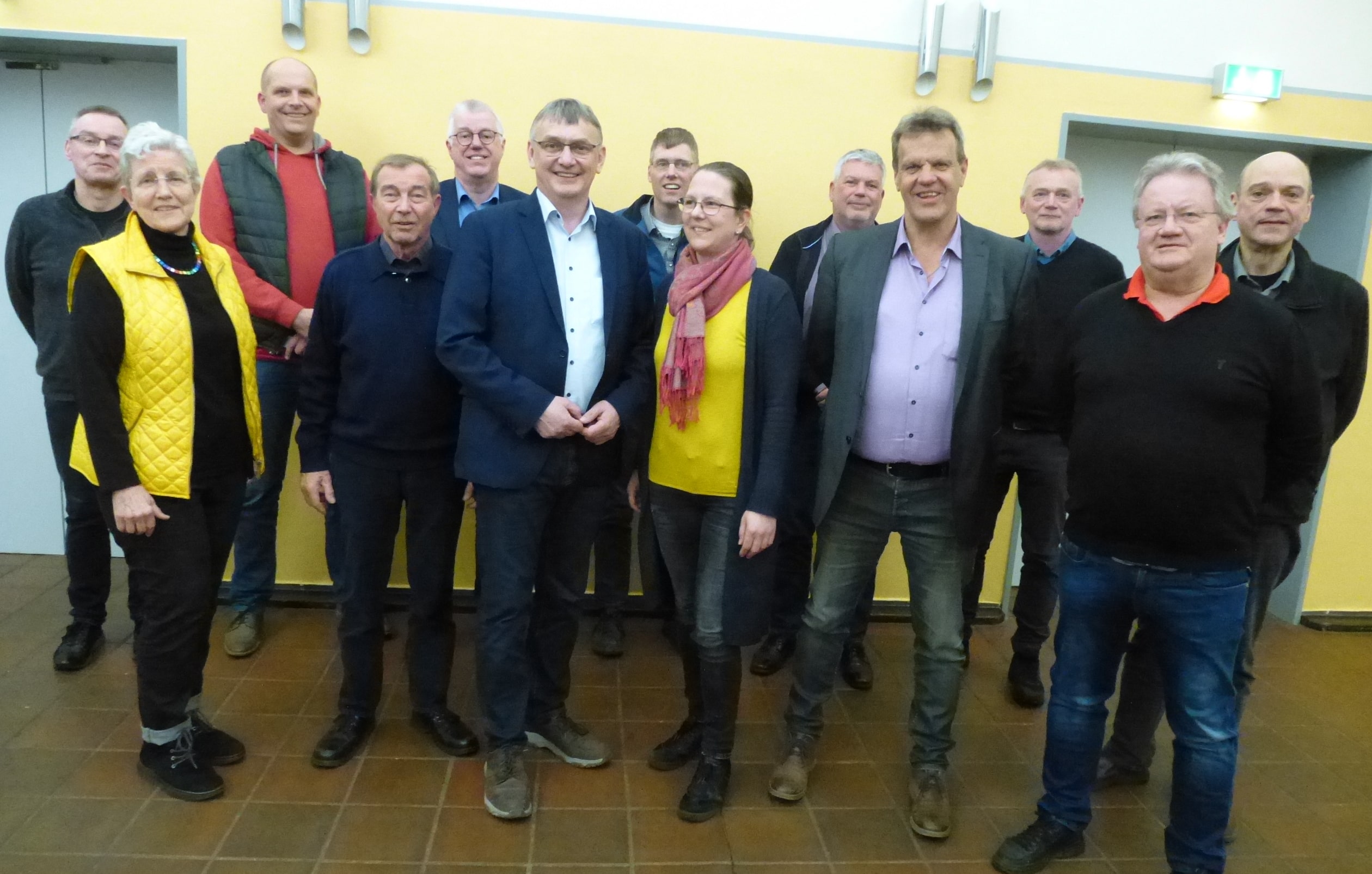 CDU-Landtagsabgeordneter Wilhelm Korth (6.v.l.) gehrt nicht nur dem CDA-
Kreisvorstand (Bild) an, sondern zeigte auch seine Bereitschaft am 29. April als CDA-
Bezirksvorsitzender des Mnsterlandes im Brauhaus in Coesfeld zu kandidieren.